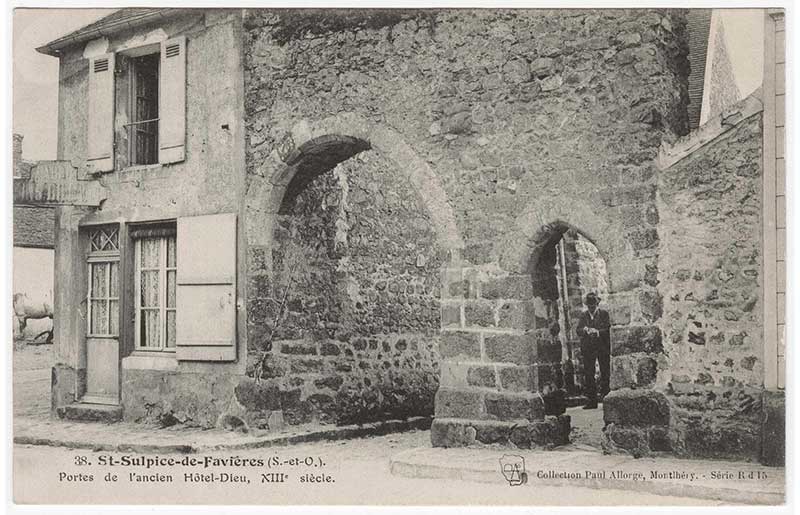 Porte de la grimace (place de l'église)