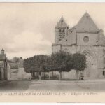carte postale ancienne St Sulpice de Favières Eglise et la Place