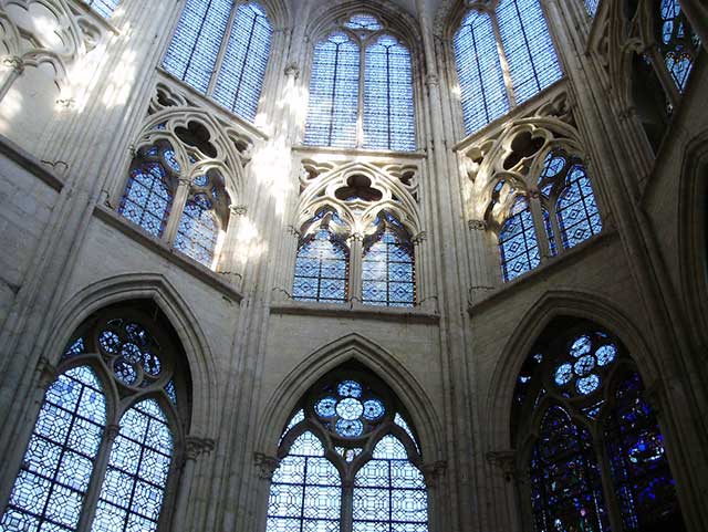 Choeur de l'église (3 étages de fenêtres)